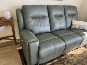 Beautiful soft leather Recliner Sofa