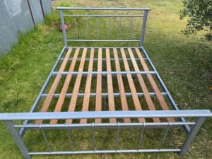 Steel frame queen size bed W164 x L210 x H100(60)cm