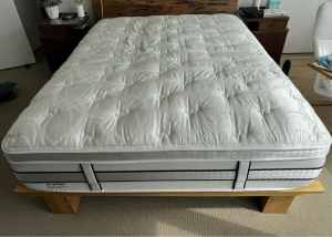URGENT SALE we have no room! - High Quality queen sleepmaker mattress