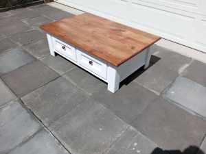 Solid wood coffee table H 42cm 124x80cm Good condition