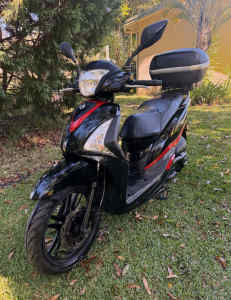 SYM ST200i fuel injected Scooter