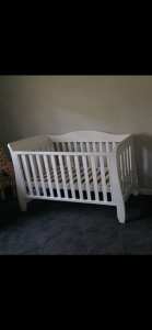 BOORI Elite sleigh baby cot/ toddler bed