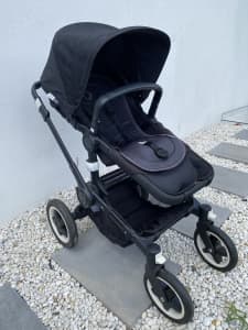 Bugaboo Buffalo Pram with Black Frame in “Excellent Condition”