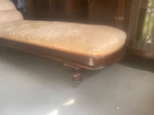 Antique Victorian mahogany chaise lounge