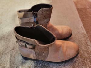 Girls Ankle Boots (AU Size 2.5) Genuine Leather Made in Europe