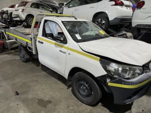 WRECKING 2016 TOYOTA HILUX SINGLE CABIN WHITE WORKMATE