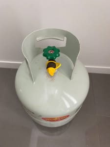 Spare 8.5 kg gas bottle with gas