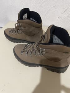 Scarpa Khumbu GTX ladies hiking boots NEW 