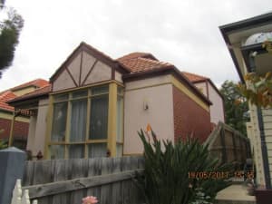 4BR House near Riversdale Train Station In Camberwell avail now !
