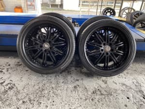 245/35R20 5X120 fit to Holden commodore VE VF good condition