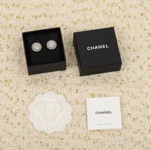 Chanel stud earrings silver diamant