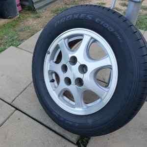GENUINE TOYOTA CAMRY 15INCHES ALLOY WHEELS WITH NEW TYRES 