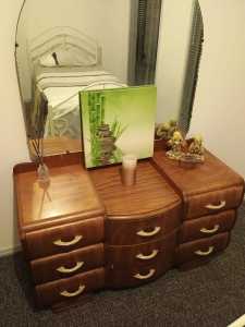 9 draw dressing table 