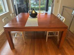 Dinning table solid timber top. 150x150 cm. 