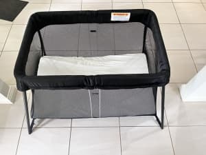 Almost new Baby Bjorn travel cot