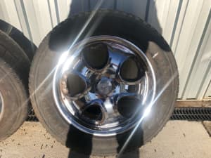 4x Pirelli rubber (nearly worn ) on 18x8 alloy rims for sale