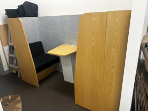 Small office meeting pod - 2 seats