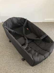 Phil&Teds baby cocoon carrycot