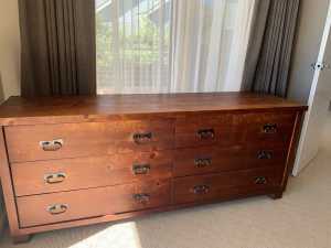 Solid Drawer chest 