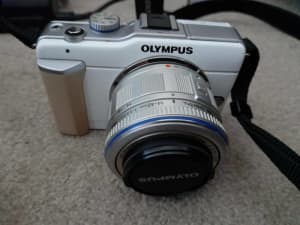 Olympus camera E-PL1 , with bag,  extra lens , very good conditio