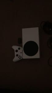 XBOX Series S 512gb-Controller-battery pack trading for a iphone11 
