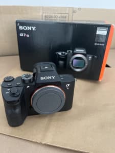 Sony a7riii / a7r3 mirrorless camera 46MP full frame