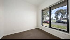🏠 **Room Available in Craigieburn Townhouse for Female**