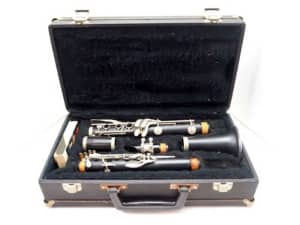 Artley 18S Bb Student Clarinet (NEEDS NEW PADS) *236042