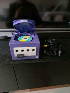 GAMECUBE WITH ALL CABLES 