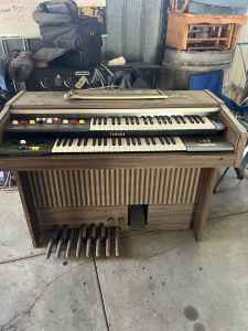 Yamaha electronic organ piano