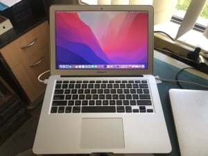 MacBook Air 2015 Core i5 4gb 128gb ssd excellent condition NEW battry