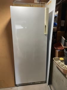 westinghouse 211 upright freezer