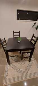 Dining table extendable with chairs