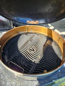 Napoleon Pro Charcoal Kettle Grill (weber)