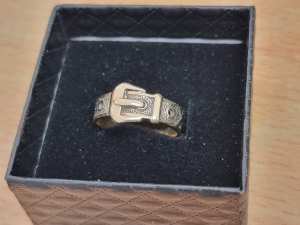 4.1gm 9ct Gold Belt Buckle Ring Size P