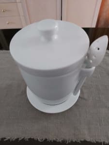 Alex Liddy, fine quality porcelain olive jar with lid