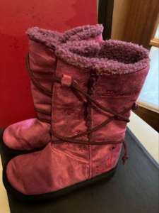 GIRLS MAMBO SIZE 13 BOOTS-AS NEW
