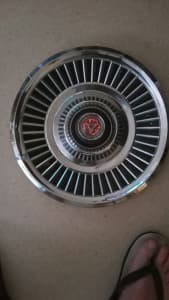 Chrysler hub caps