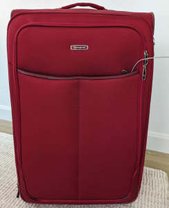 79CM RED SAMSONITE EXPANDABLE FABRIC SUITCASE WITH WHEELS & COMBO LOCK
