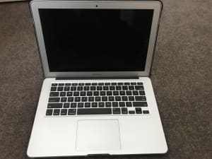 MacBook Air 13 inch 2017 1.8GHZ/8GB/128GB