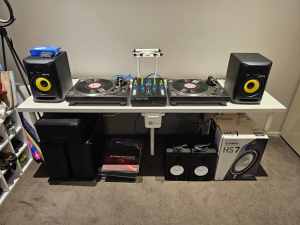 DJ Vinyl Gear: Technics SL1210s, Kontrol Z2 mixer and more