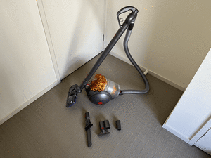 Dyson Cinetic Big Ball Vacuum Cleaner w/attachments