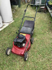 Lawn mower 4 stroke very good condition buy now $ 140