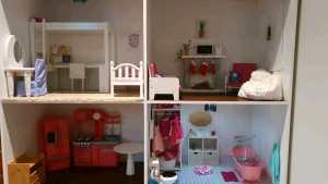 Doll house, dolls, furniture & accessories 