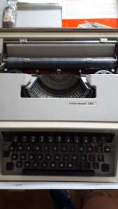 Typewriter Underwood 310