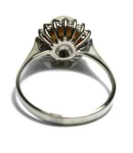 Ring-18ct White Gold Ring With Stone Size Q