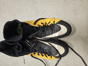 Kids Nike Soccer/Football Boots NIKESKIN size 8.5 US