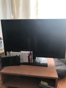 Panasonic 32 inch television with indoor antenna included