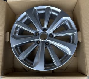 New Genuine Subaru wheels 18” ( set of 5) New in box
