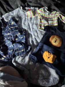 Baby boy clothes 0000 and few 00000